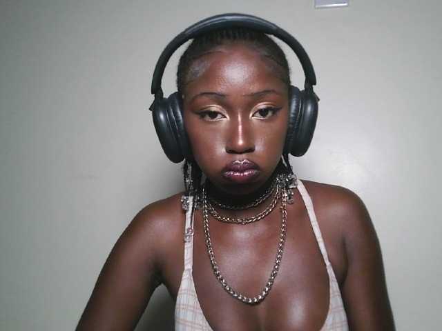 Sexxytrinityy's BongaCams show and profile