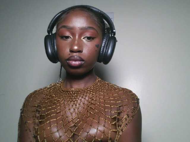 Sexxytrinityy's BongaCams show and profile