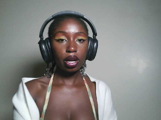 Sexxytrinityy's BongaCams show and profile