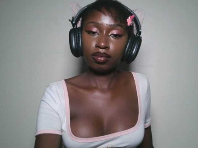 Sexxytrinityy's BongaCams show and profile