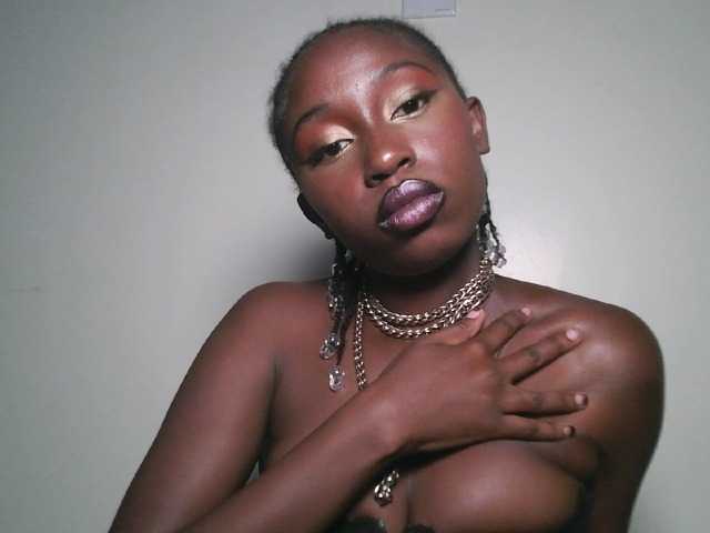 Sexxytrinityy's BongaCams show and profile