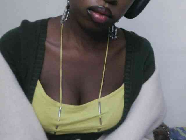 Sexxytrinityy Live Webcam on BongaCams