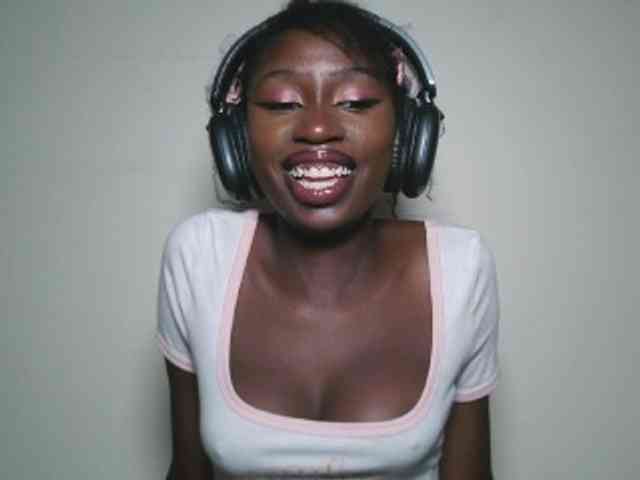 Boughie-birdy webcam