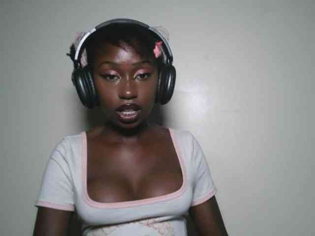 Sexxytrinityy Live Webcam on BongaCams