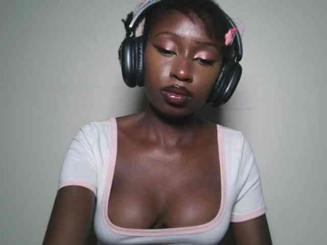 Sexxytrinityy Live Webcam on BongaCams