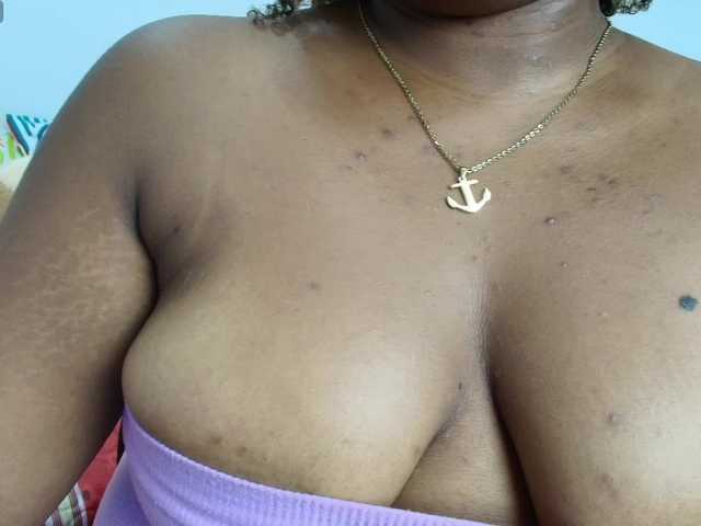 roxxxa's BongaCams show and profile