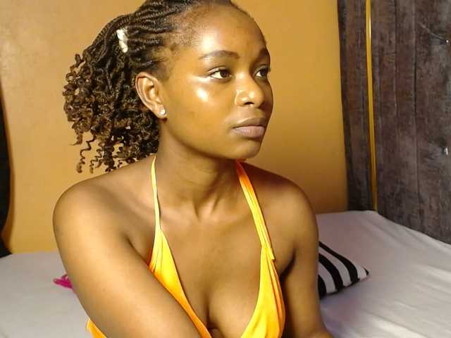 CrystalSanta's BongaCams show and profile