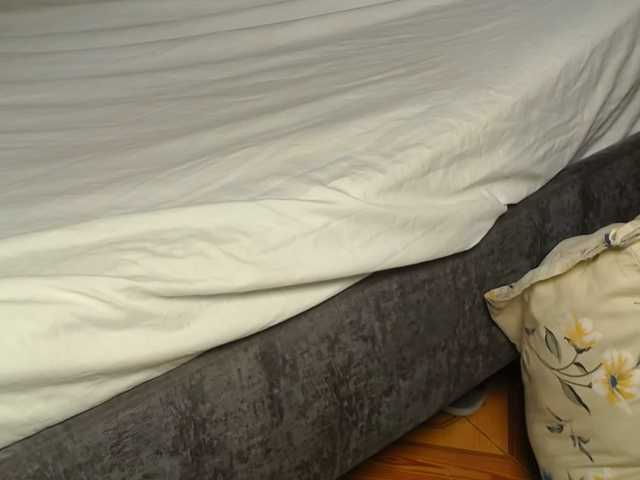 CrystalSanta's BongaCams show and profile