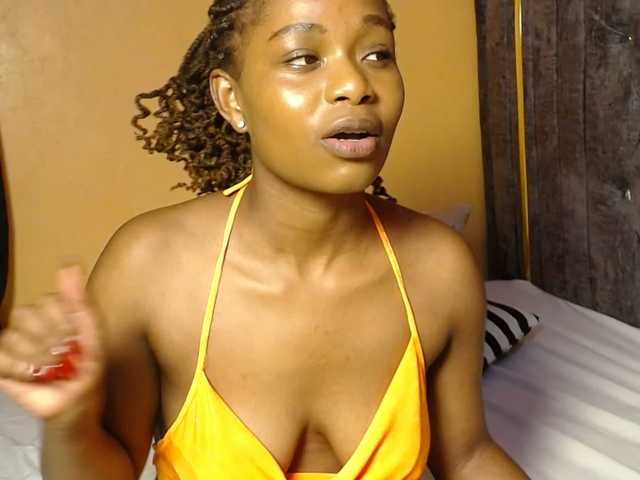 CrystalSanta's BongaCams show and profile