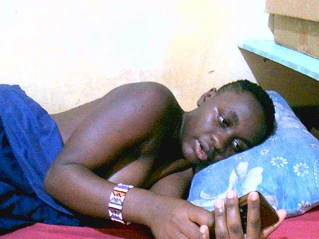 le modèle Mariah-Lovely est en webcam porno dans un show sur le site bongacams, il possède les tags suivants: Ebony,Brunette,Shaved