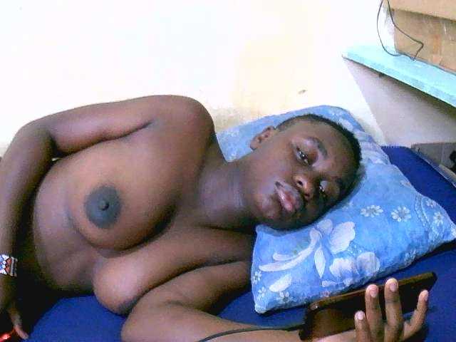 le modèle Mariah-Lovely est en webcam porno dans un show sur le site bongacams, il possède les tags suivants: Ebony,Brunette,Shaved