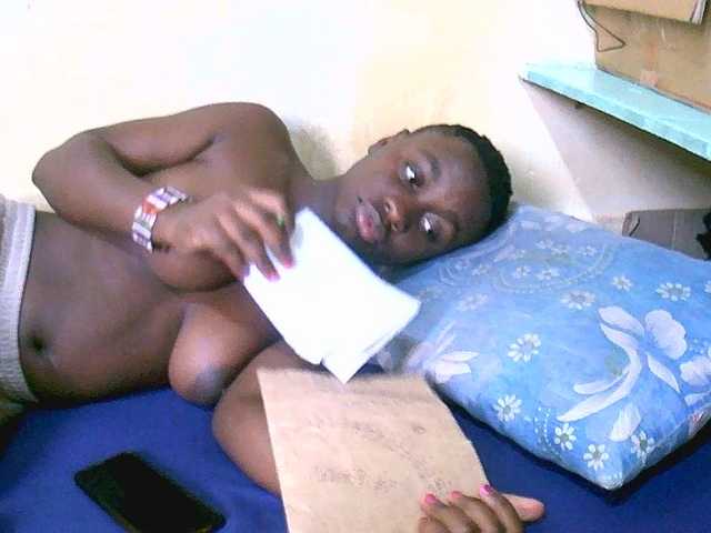 le modèle Mariah-Lovely est en webcam porno dans un show sur le site bongacams, il possède les tags suivants: Ebony,Brunette,Shaved