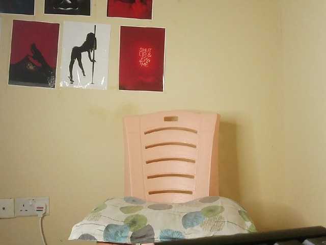 le modèle Luna-Noir est en webcam porno dans un show sur le site bongacams, il possède les tags suivants: Ebony,Blonde,Shaved