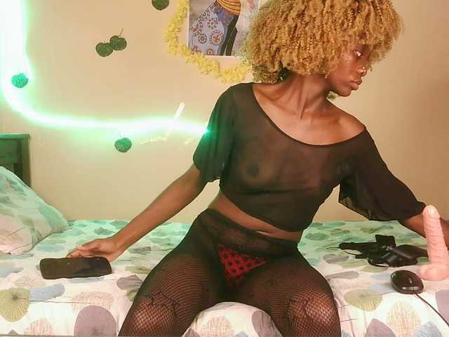 Luna-Noir's BongaCams show and profile