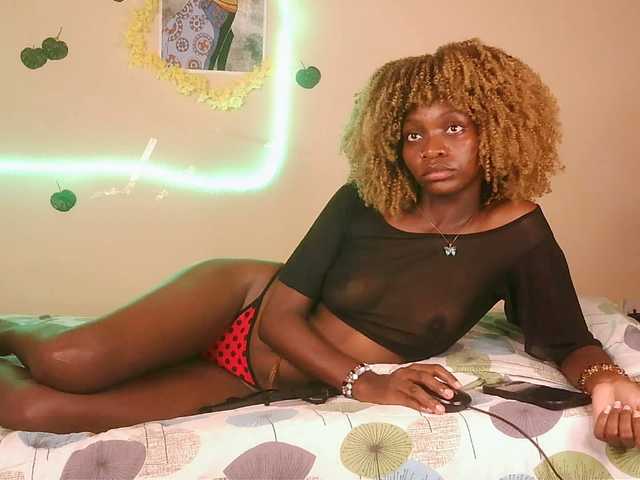 Luna-Noir's BongaCams show and profile