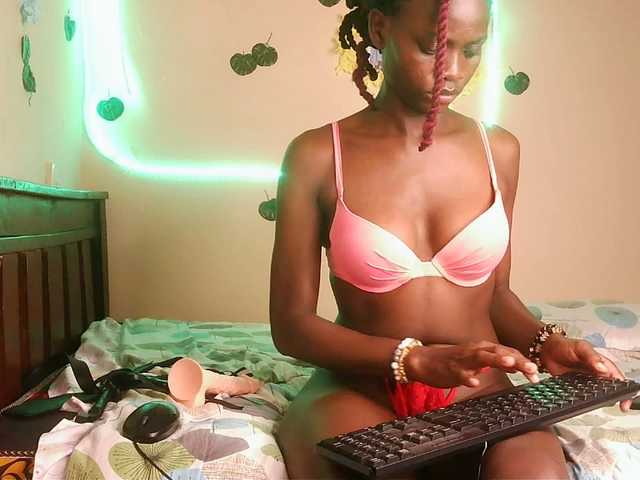 Luna-Noir's BongaCams show and profile