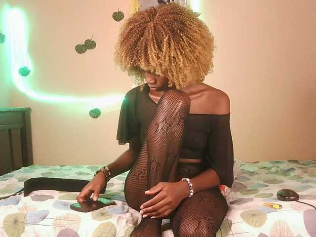 Luna-Noir's BongaCams show and profile