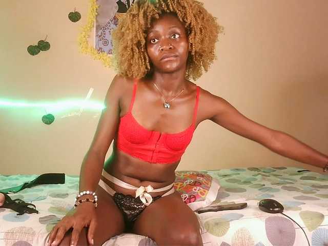 Luna-Noir's BongaCams show and profile