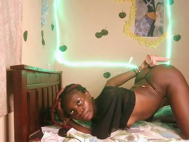 Luna-Noir's BongaCams show and profile