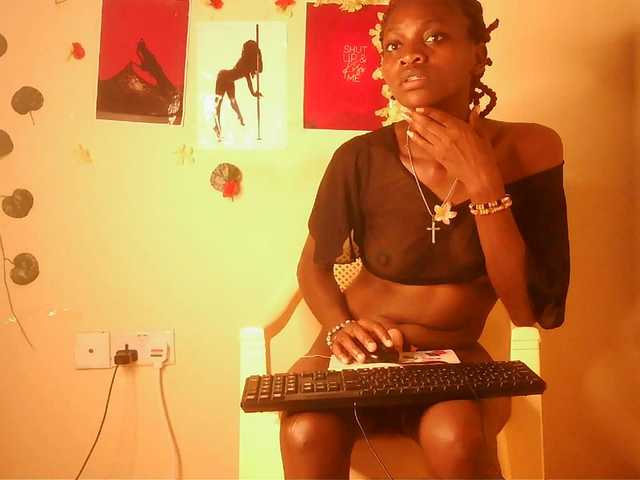 Luna-Noir's BongaCams show and profile