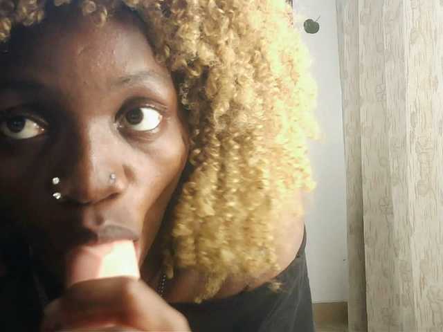 Luna-Noir's BongaCams show and profile