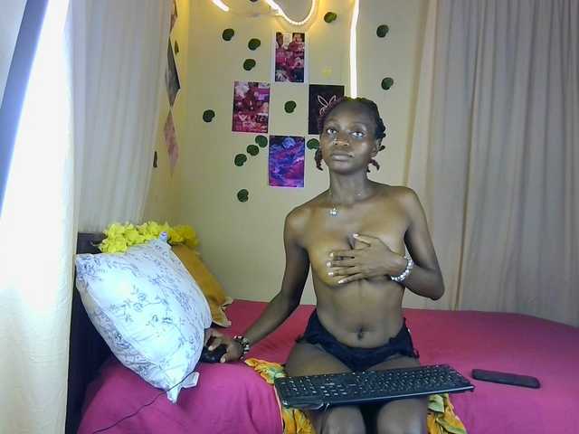 Luna-Noir's BongaCams show and profile