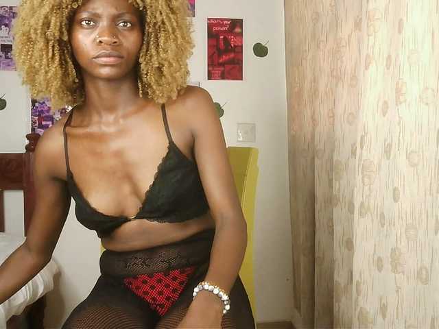 Luna-Noir's BongaCams show and profile