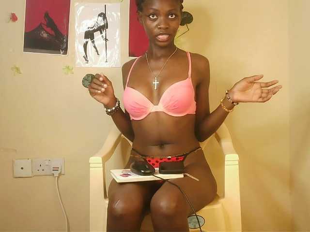 Luna-Noir's BongaCams show and profile