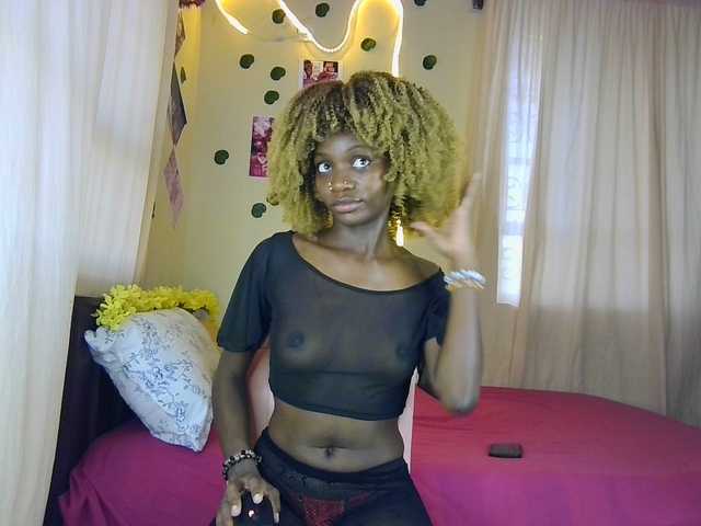 Luna-Noir's BongaCams show and profile