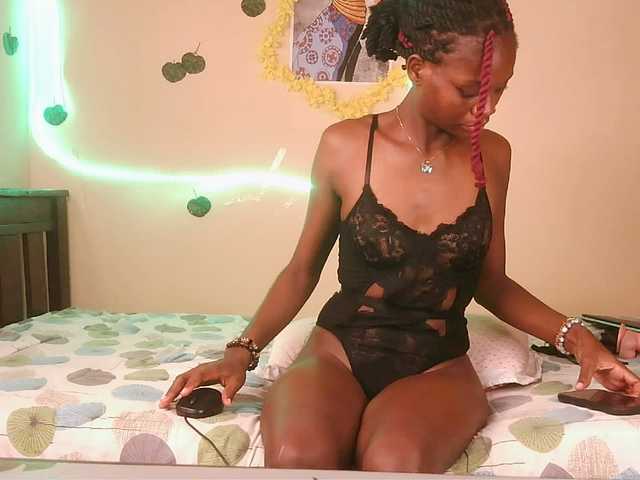 Luna-Noir's BongaCams show and profile