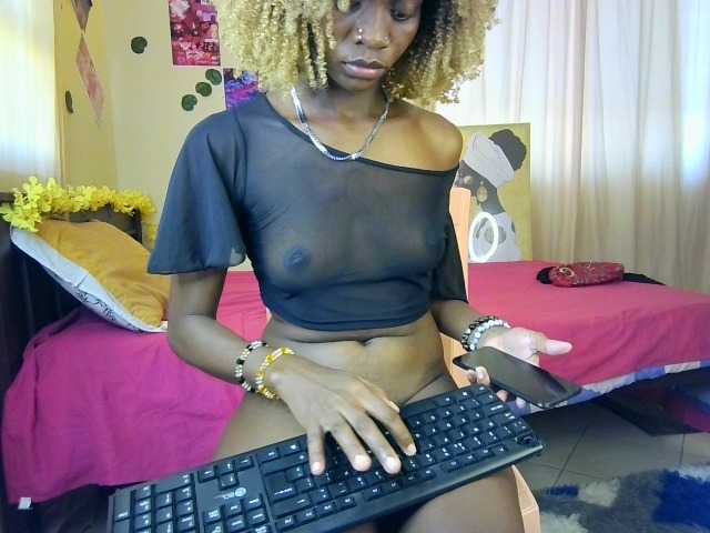 Luna-Noir's BongaCams show and profile