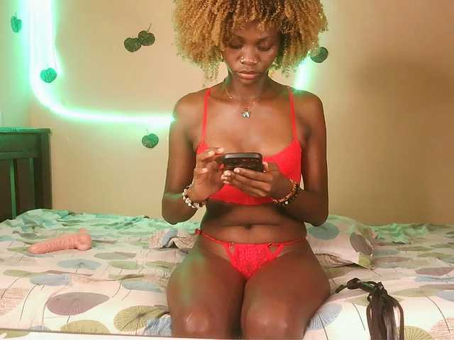 Luna-Noir's BongaCams show and profile