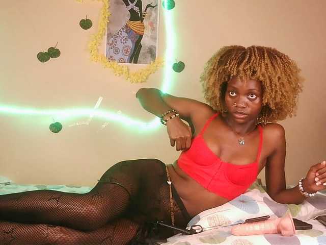 Luna-Noir's BongaCams show and profile