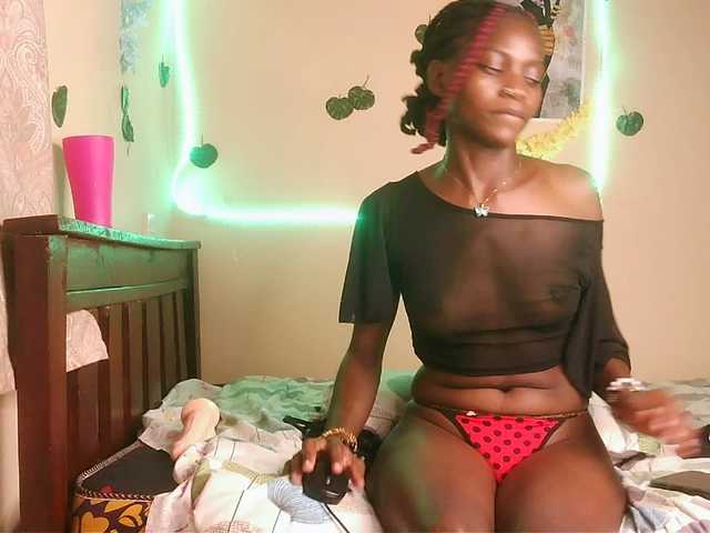 Luna-Noir's BongaCams show and profile