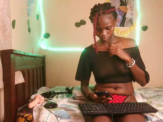 Luna-Noir live cam profile