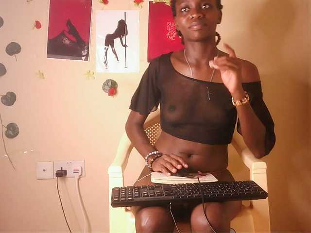 Luna-Noir's BongaCams show and profile