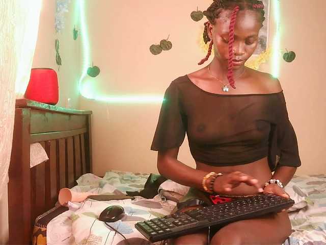 Luna-Noir live cam profile