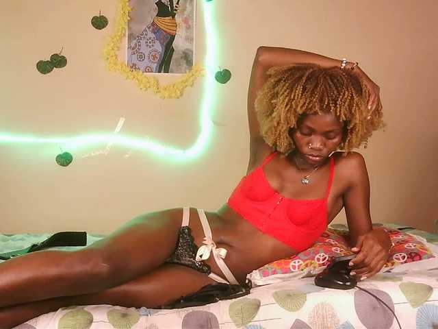 Luna-Noir's BongaCams show and profile