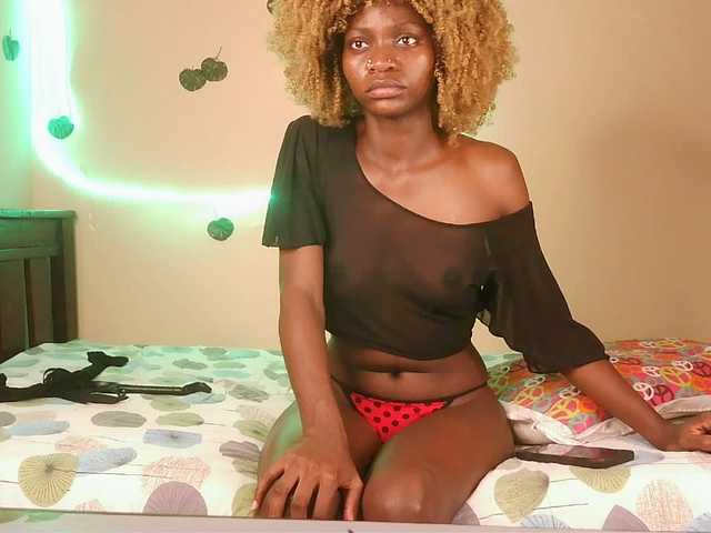 Luna-Noir's BongaCams show and profile