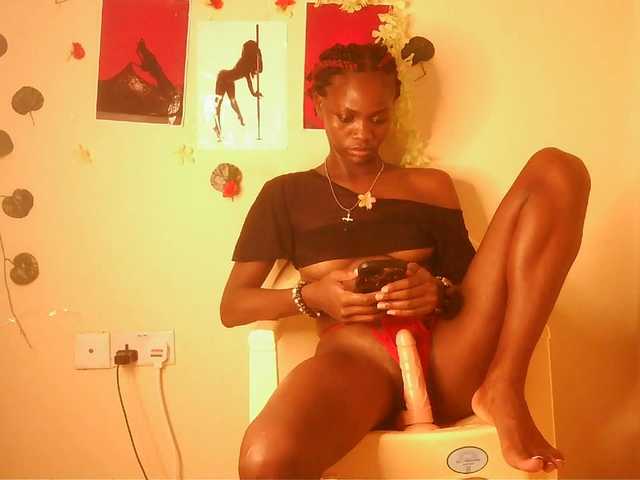 Luna-Noir's BongaCams show and profile