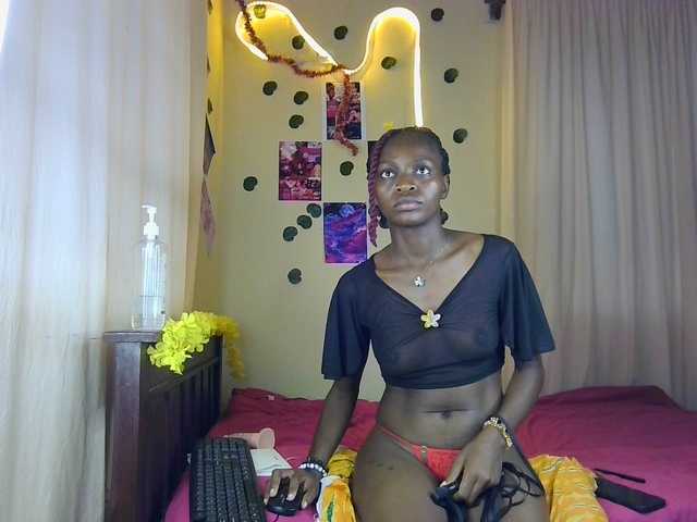 Luna-Noir's BongaCams show and profile