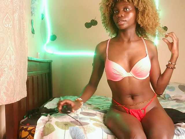 Luna-Noir's BongaCams show and profile