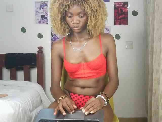 Luna-Noir Live Webcam on BongaCams