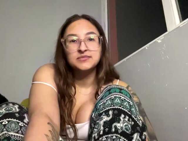 AdahLofredo Live Cam on BongaCams