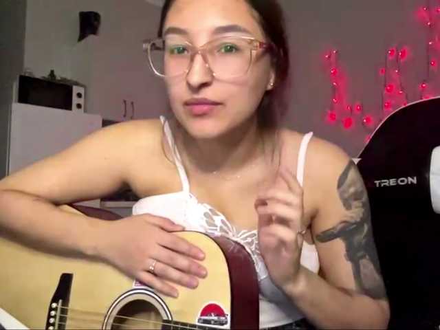 AdahLofredo's BongaCams show and profile