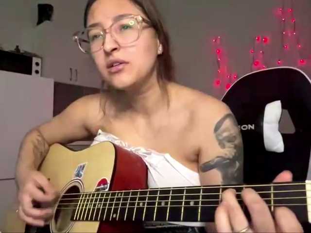 AdahLofredo's BongaCams show and profile