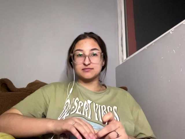 AdahLofredo's BongaCams show and profile