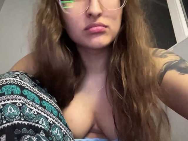 AdahLofredo's BongaCams show and profile