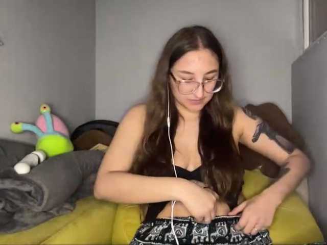 AdahLofredo's BongaCams show and profile