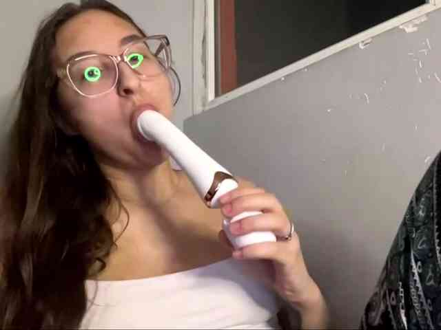 AdahLofredo AdahLofredo